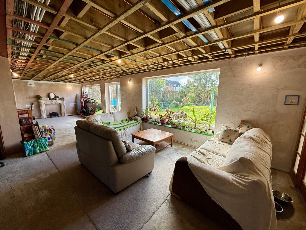 Lot: 113 - DETACHED HOUSE FOR COMPLETION - Living room